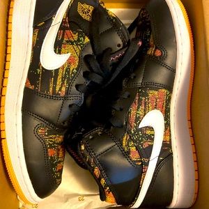 Nike Sneakers! Worn twice